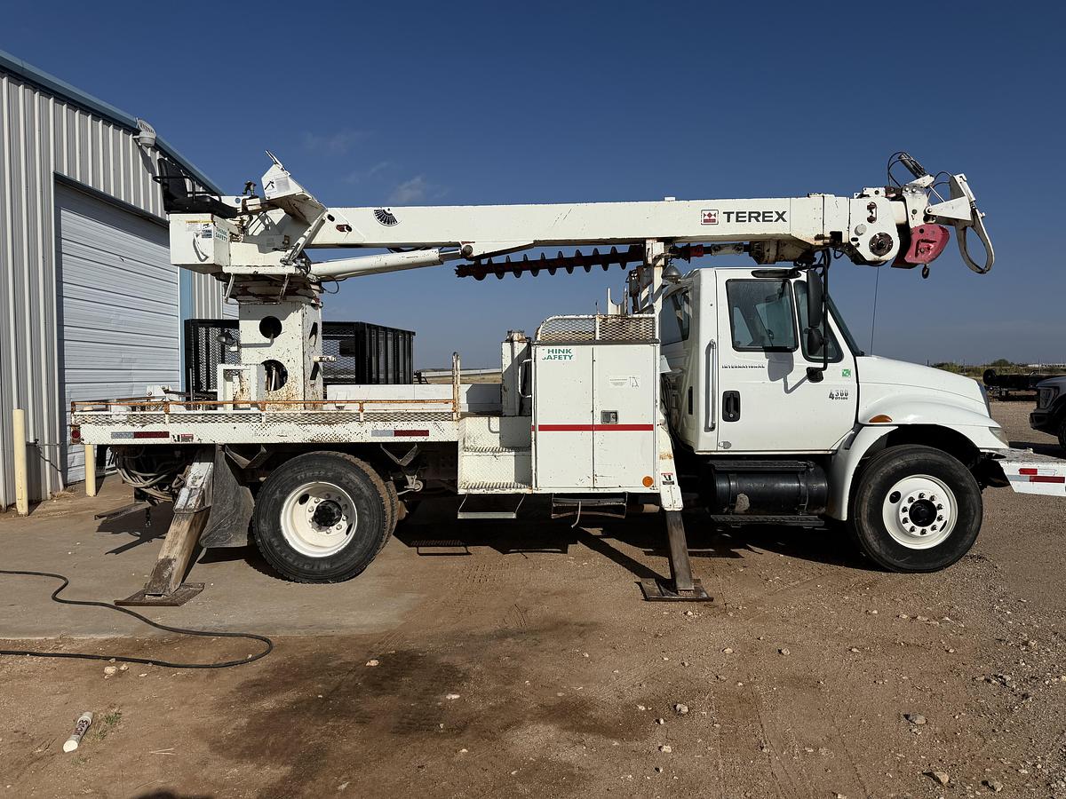 Used 2007 International 4300 DT466 Anchor Truck with Pull Test Machine