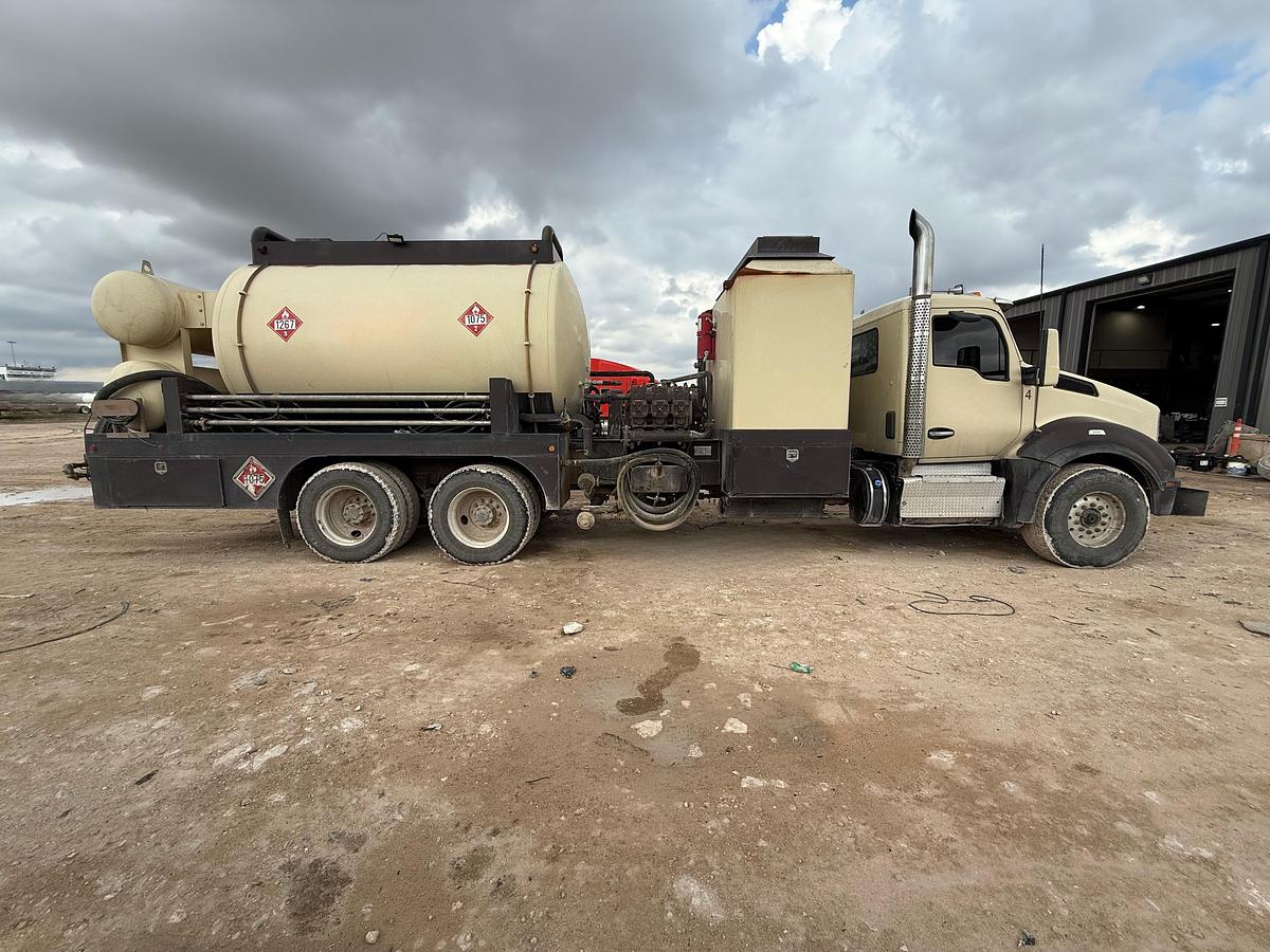 Used 2015 Kenworth T-880 Hot Oiler