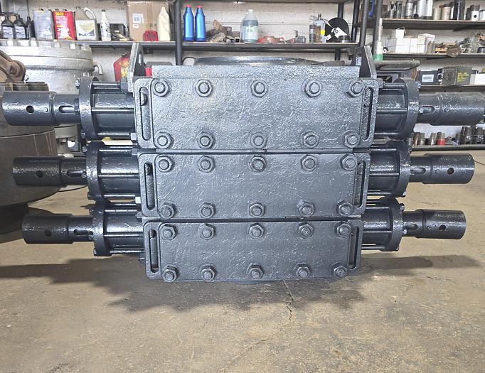 Cameron 5k 7 1/16" Triple Hydraulic BOP