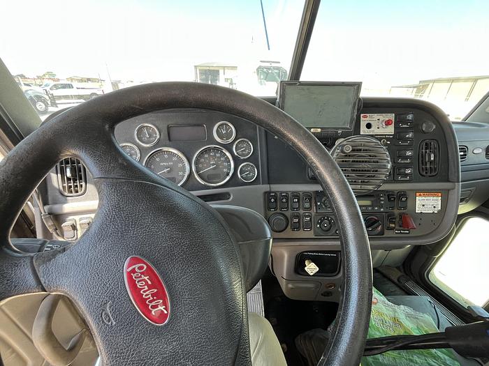 Used 2011 Peterbilt 367 Texas Wireline Truck