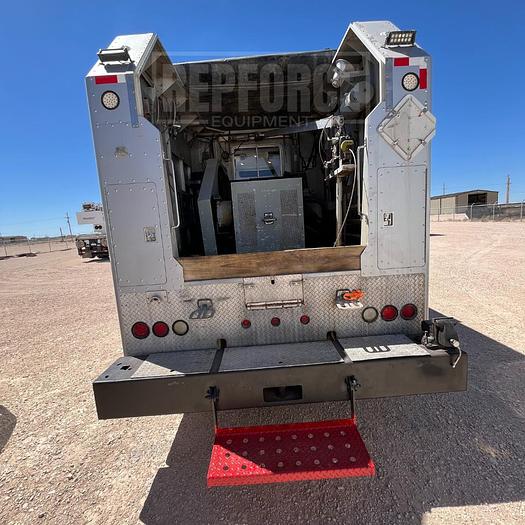 Used 2006 Peterbilt Wireline Truck