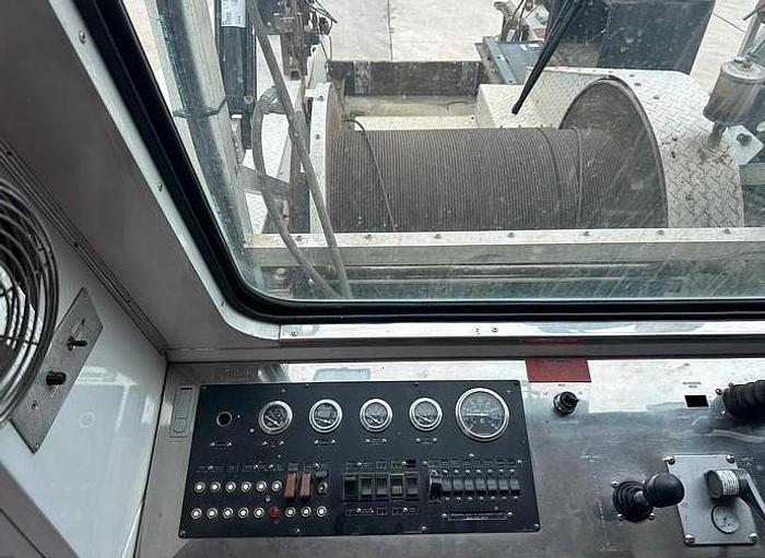 Used 2004 Peterbilt 357 E-Line Wireline Truck