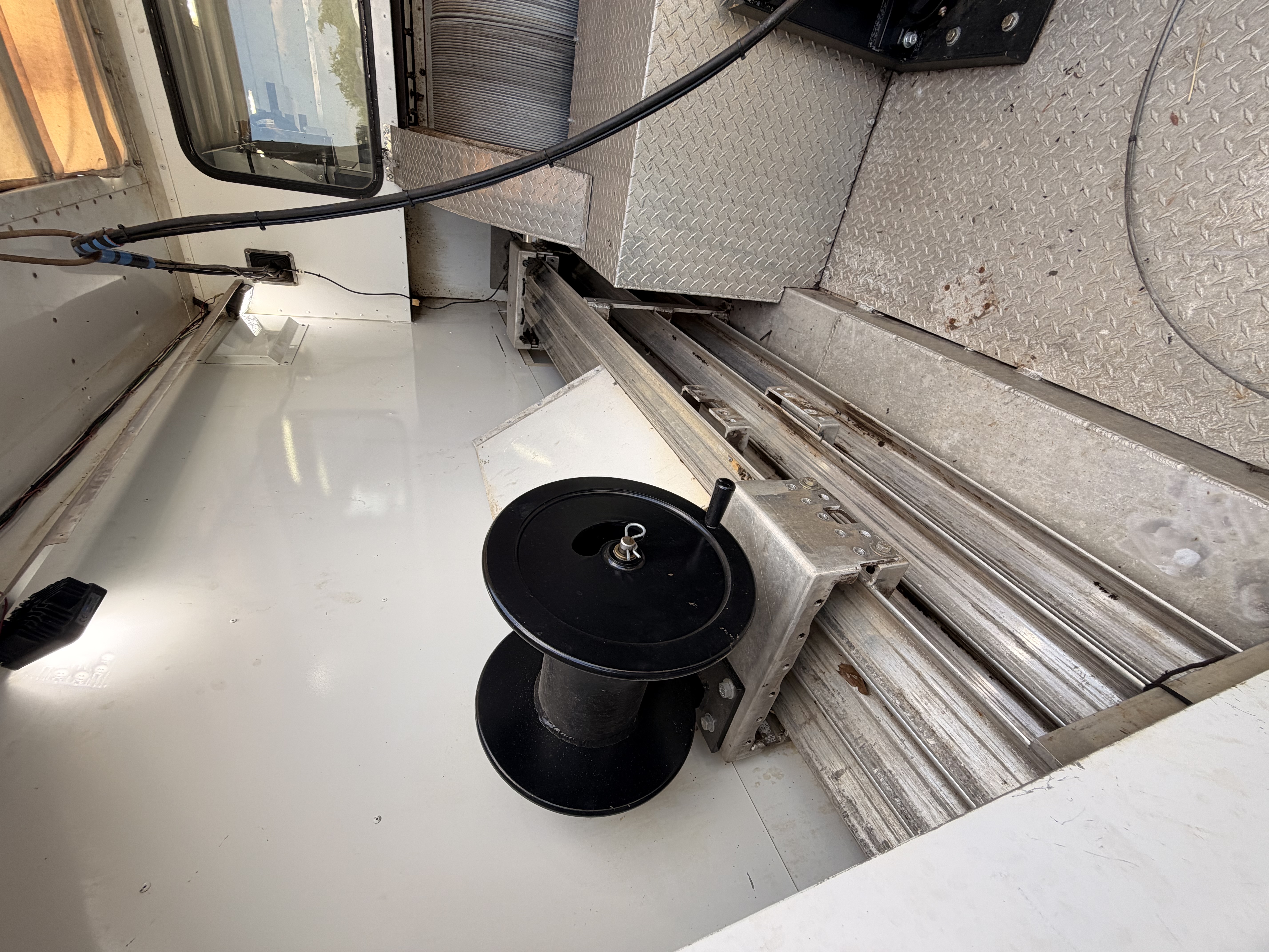Used 2014 Kenworth T4 Wireline Truck