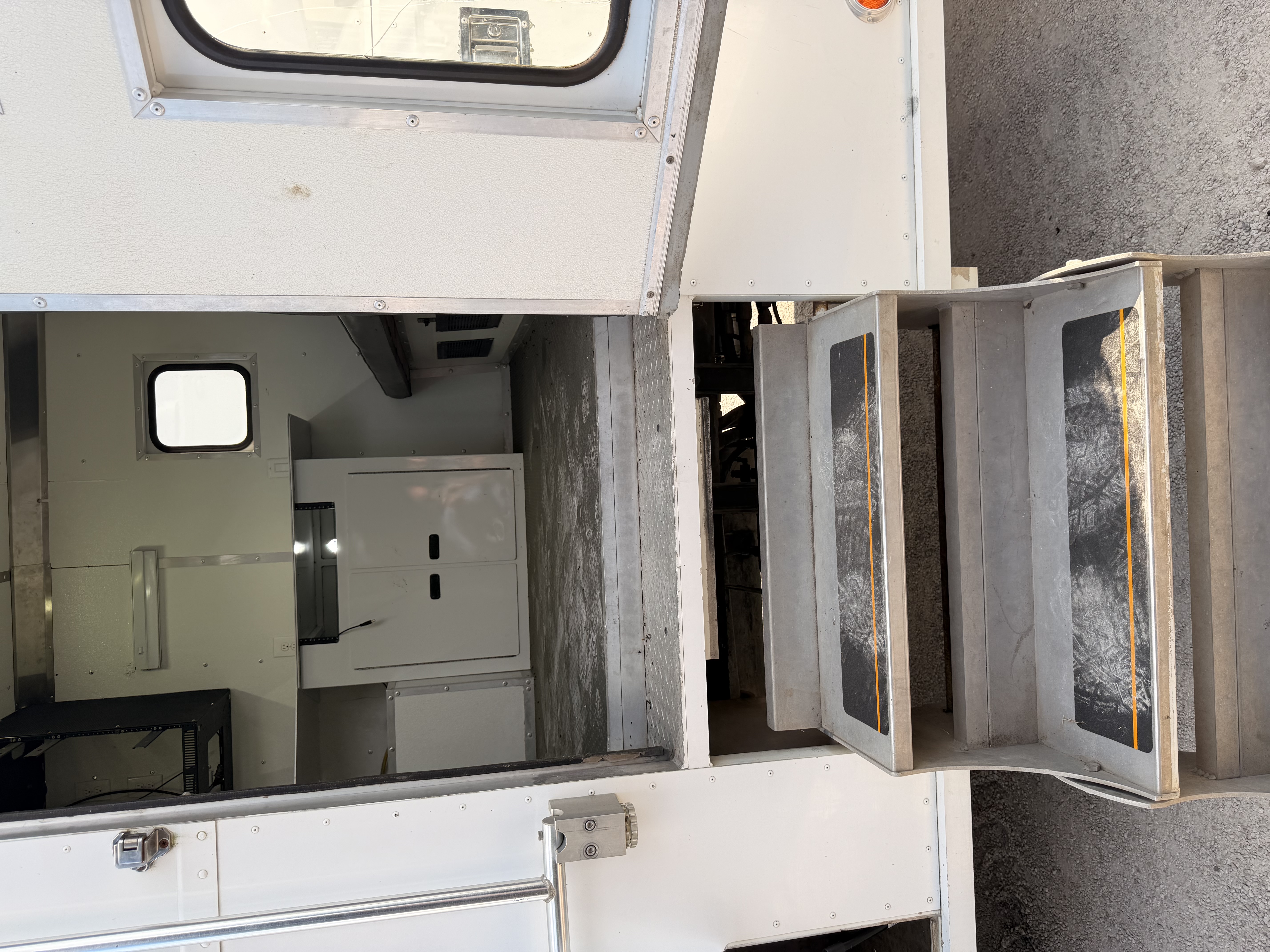 Used 2014 Kenworth T4 Wireline Truck