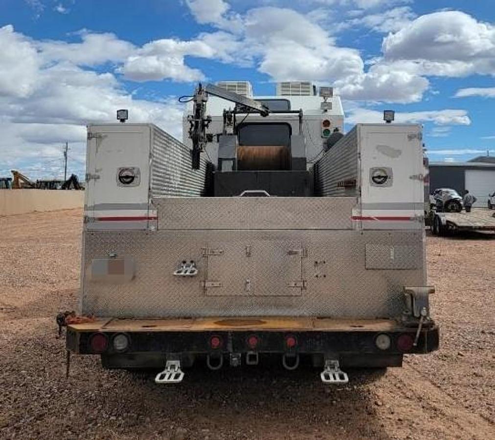 Used 2013 Peterbilt Wireline Truck