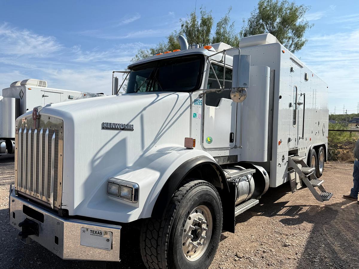 Used 2019 Kenworth T800 Wireline Truck