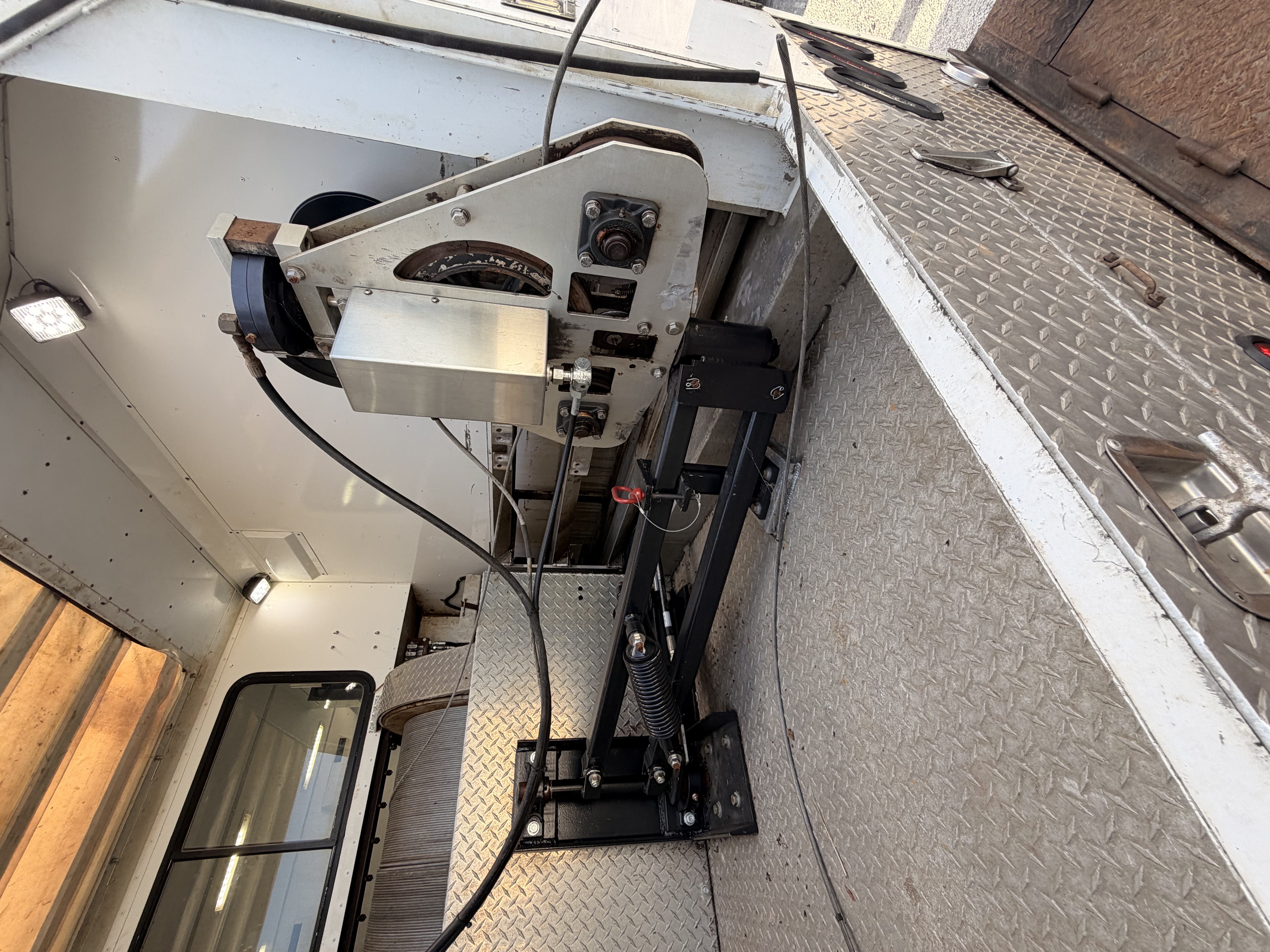 Used 2014 Kenworth T4 Wireline Truck