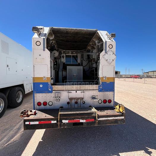 Used 2009 Peterbilt Wireline Truck
