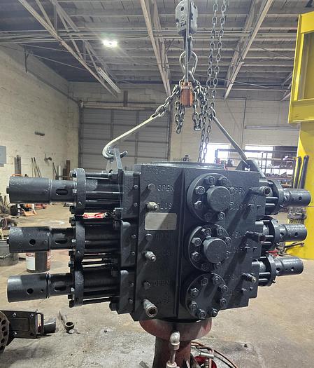 Cameron 5k 7 1/16" Triple Hydraulic BOP