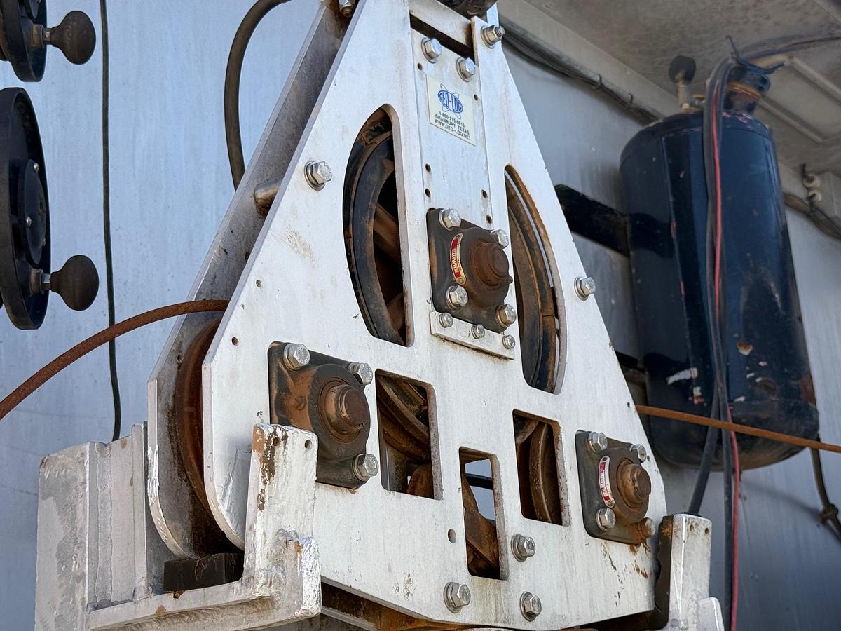 Used 2012 Kenworth Wireline Truck