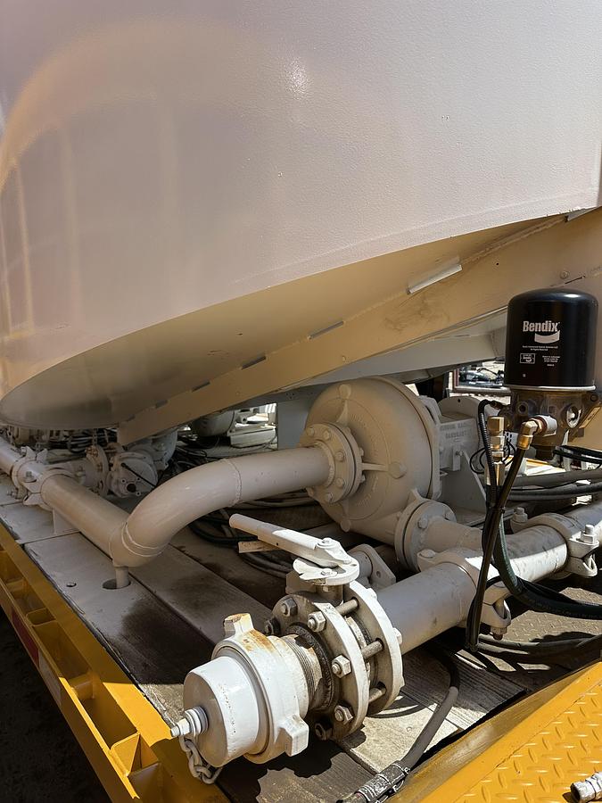 Refurbished 2007 Manac 100 BBL Batch Mixer