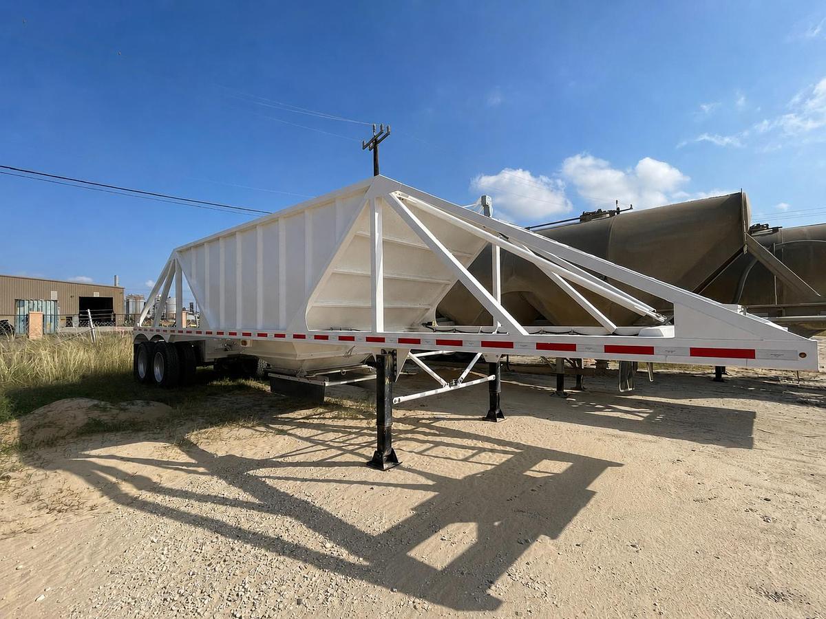 Used 2024 Puma Sandmaxx Trailers