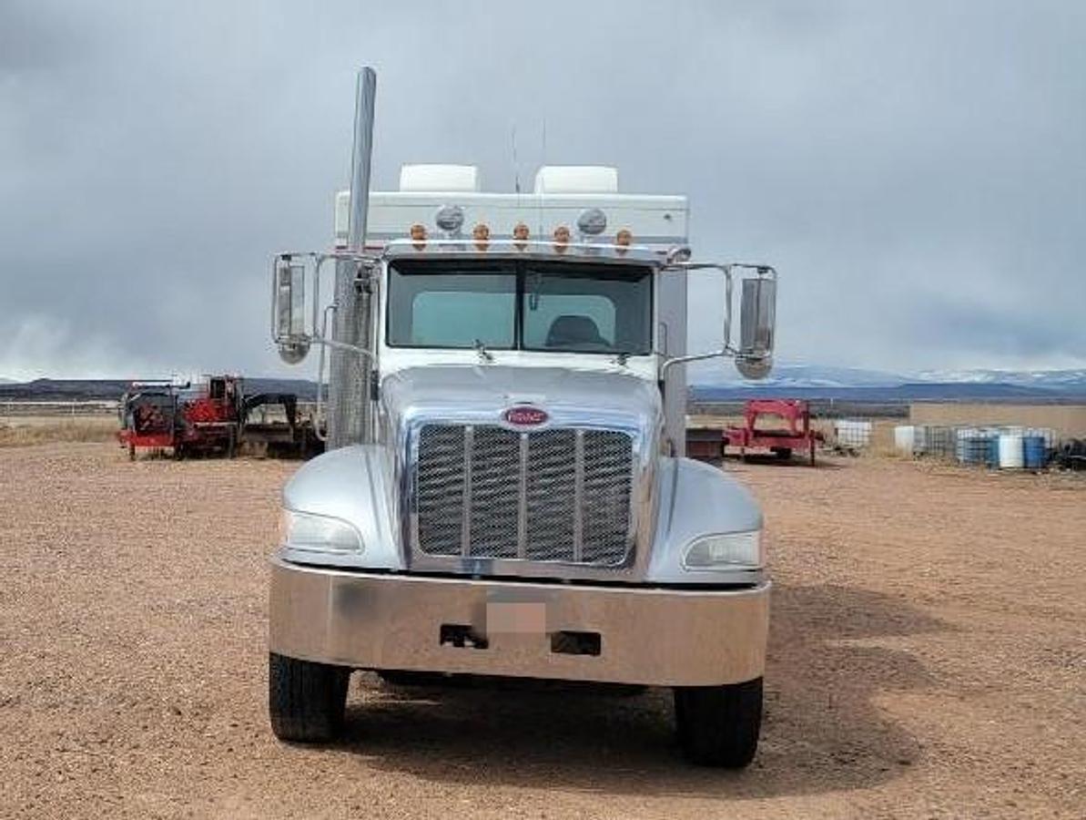 Used 2013 Peterbilt Wireline Truck