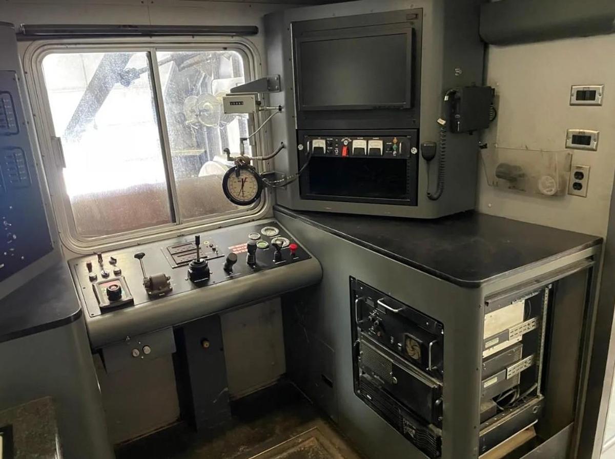 Used 2006 Peterbilt Wireline Truck