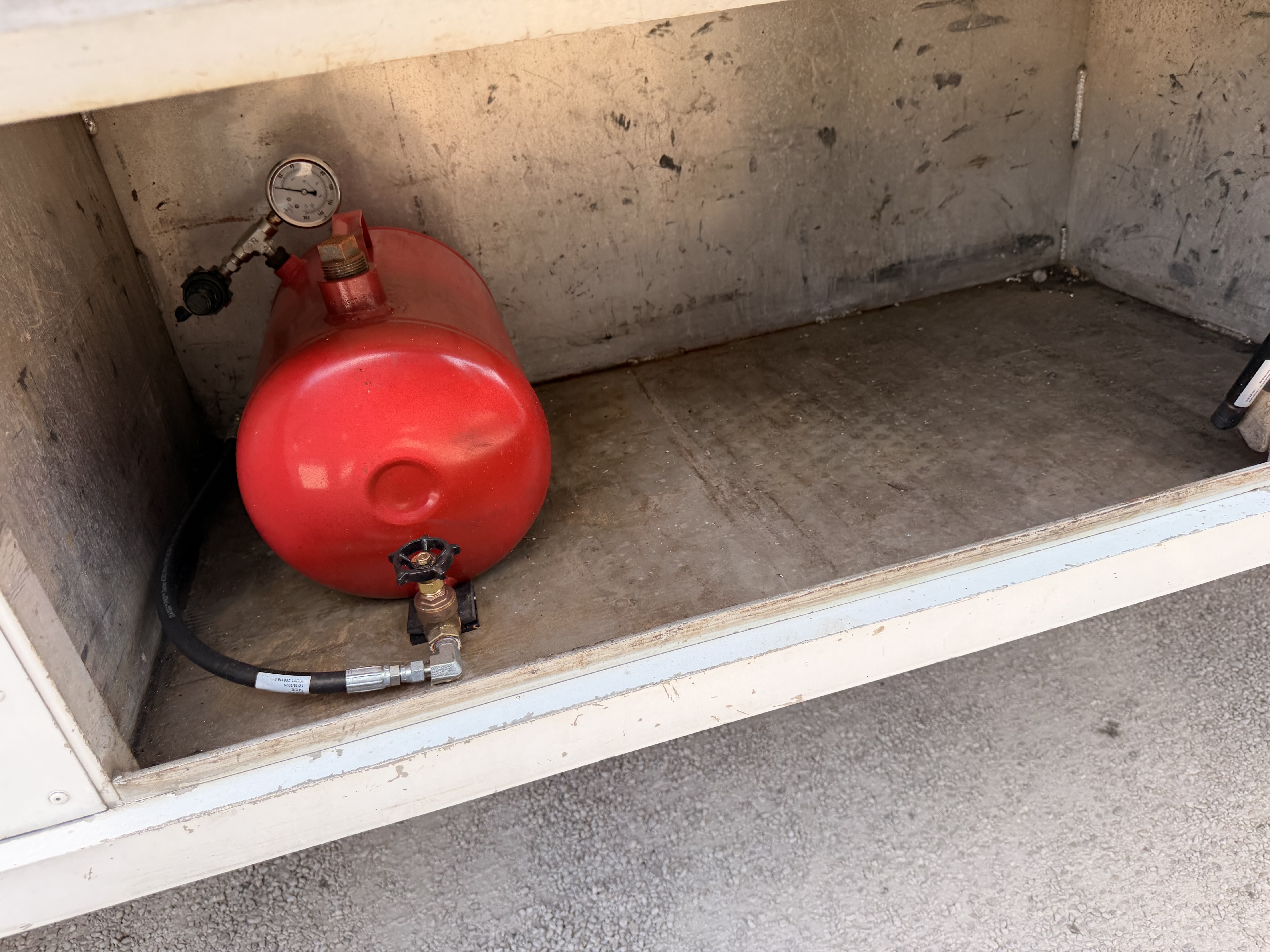 Used 2014 Kenworth T4 Wireline Truck