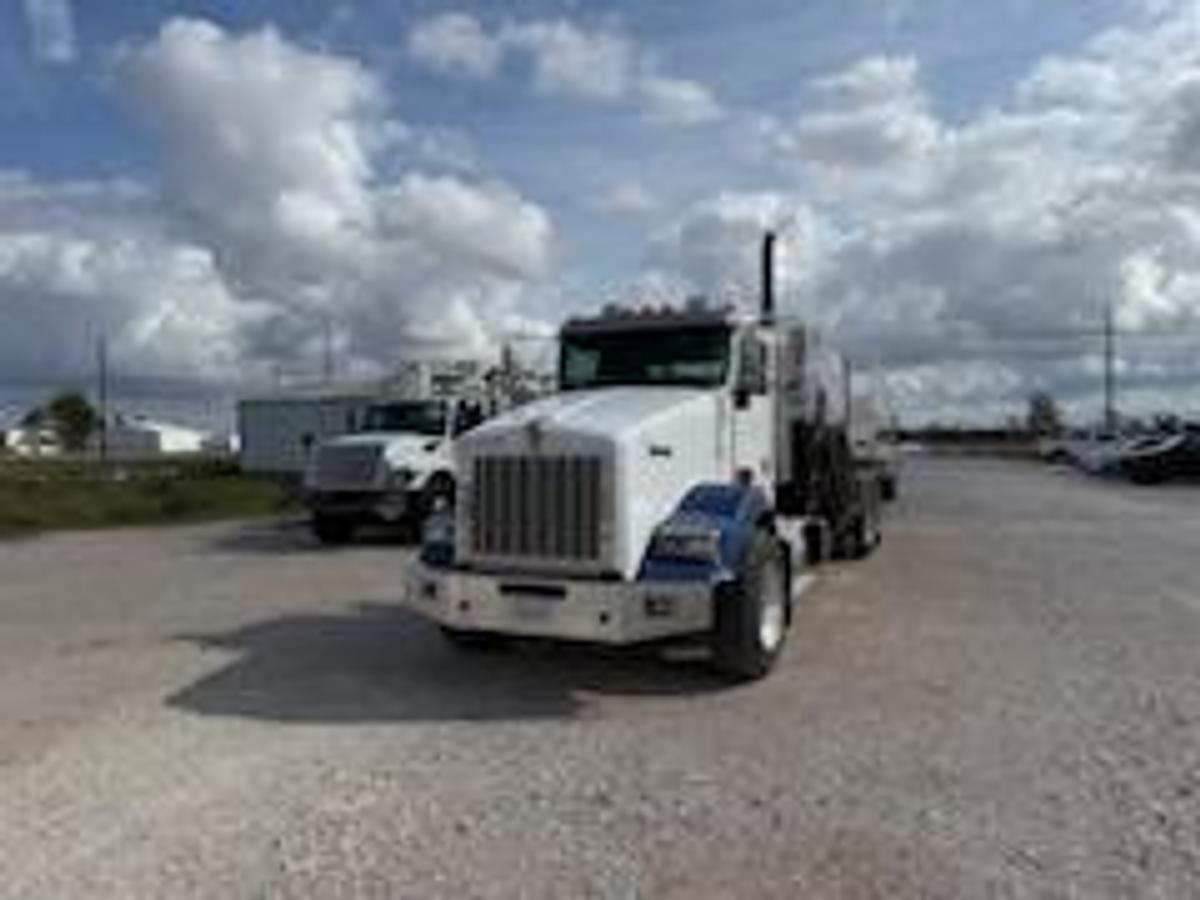 Used 2011 Kenworth T800 Kill Truck & Trailer
