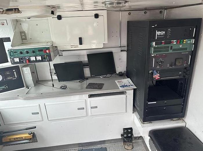 Used 2004 Peterbilt 357 E-Line Wireline Truck