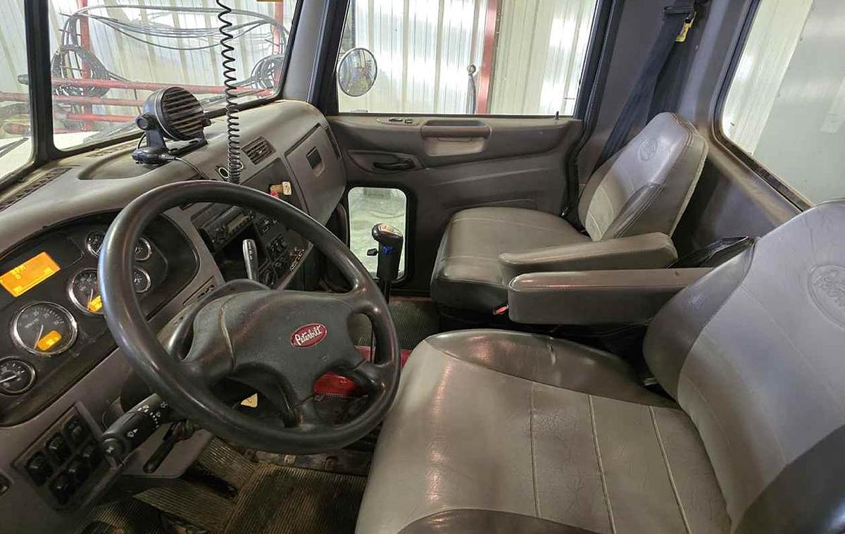 Used 2011 Peterbilt 348 Wireline Truck