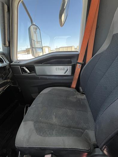 Used 2014 CAT CT660 Wireline Truck