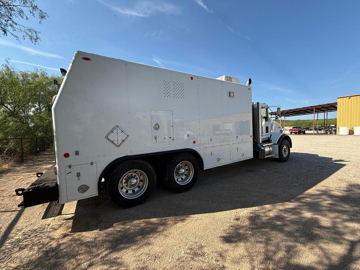 Used 2019 Kenworth T800 Wireline Truck