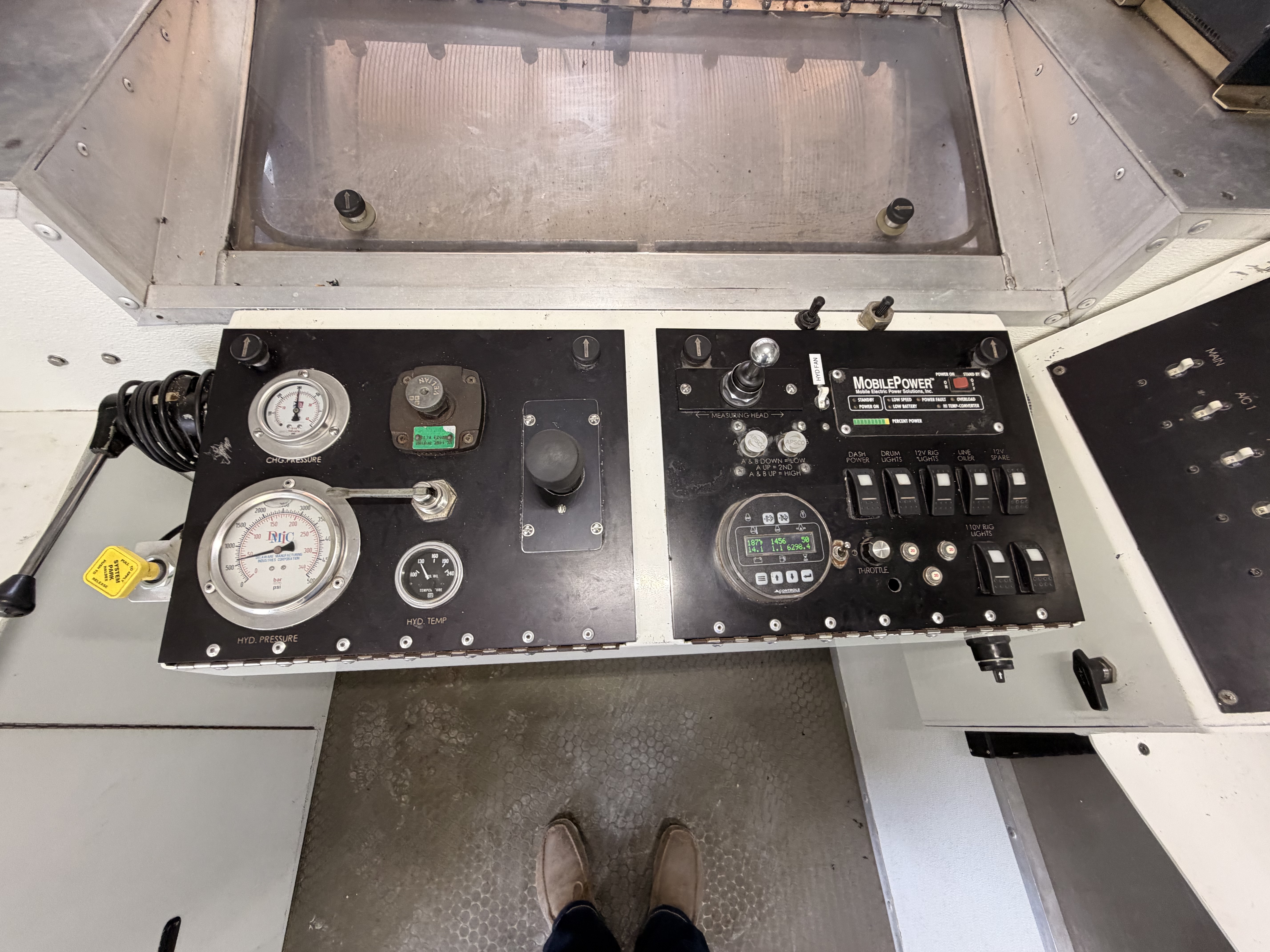 Used 2014 Kenworth T4 Wireline Truck