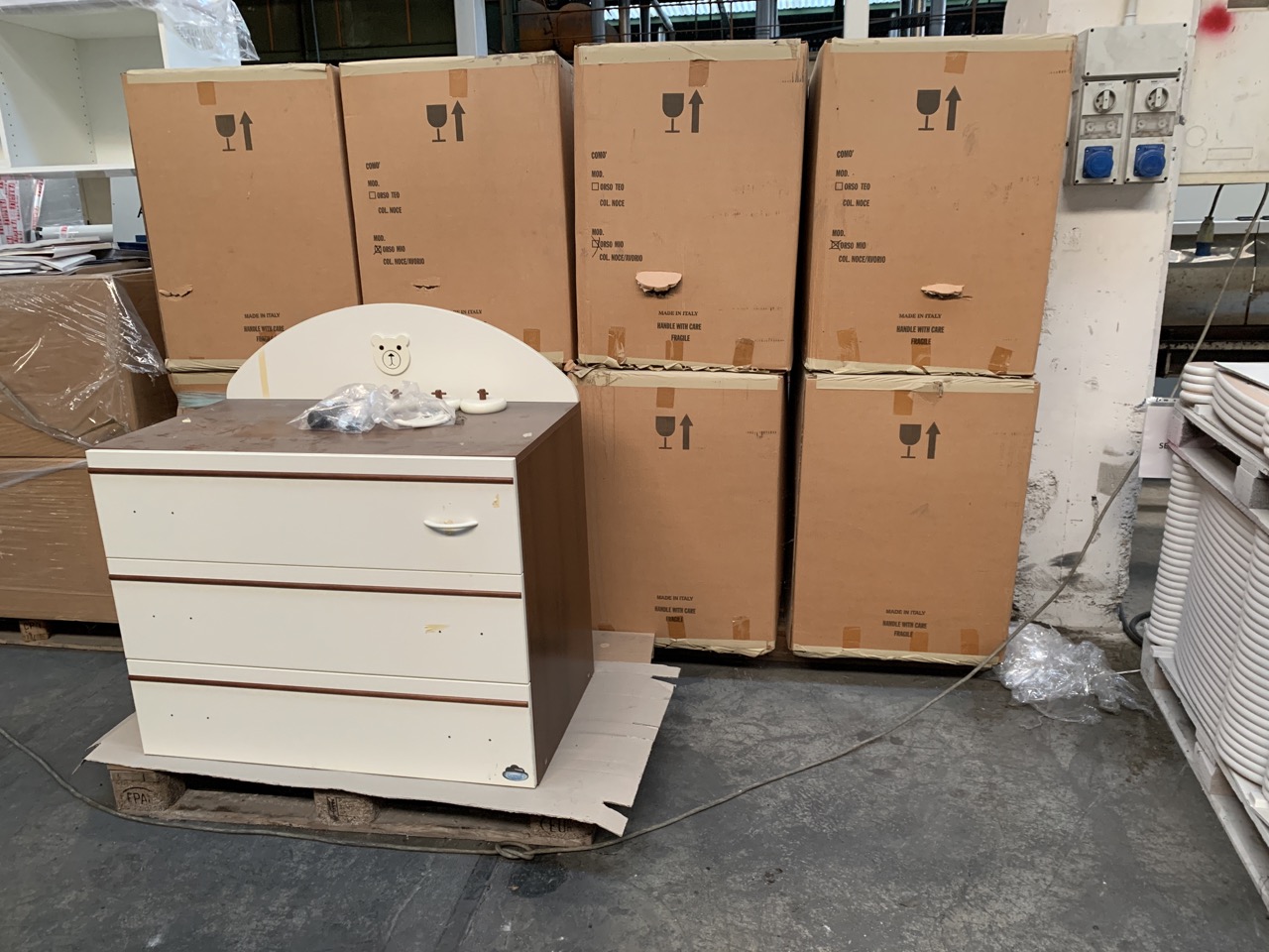 Usato Magazzino completo di una fabbrica di produzione lettini di alta qualità