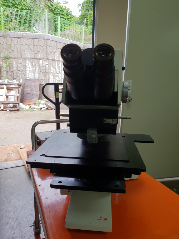 Used Leica Reichert-Tic Polycon Microscope