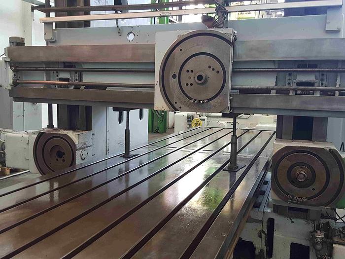 Usato FRESATRICE A PORTALE M. CARNAGHI FP 52