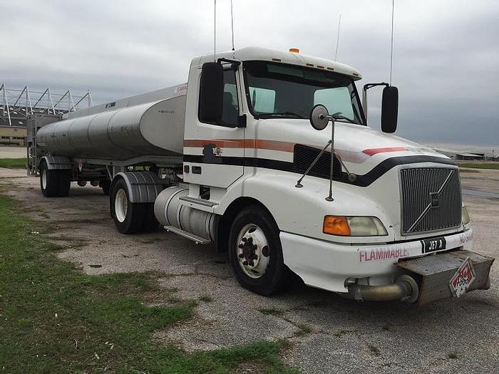 Used Unit #5100W 1997 Volvo chassis and 1989 Garsite trailer.