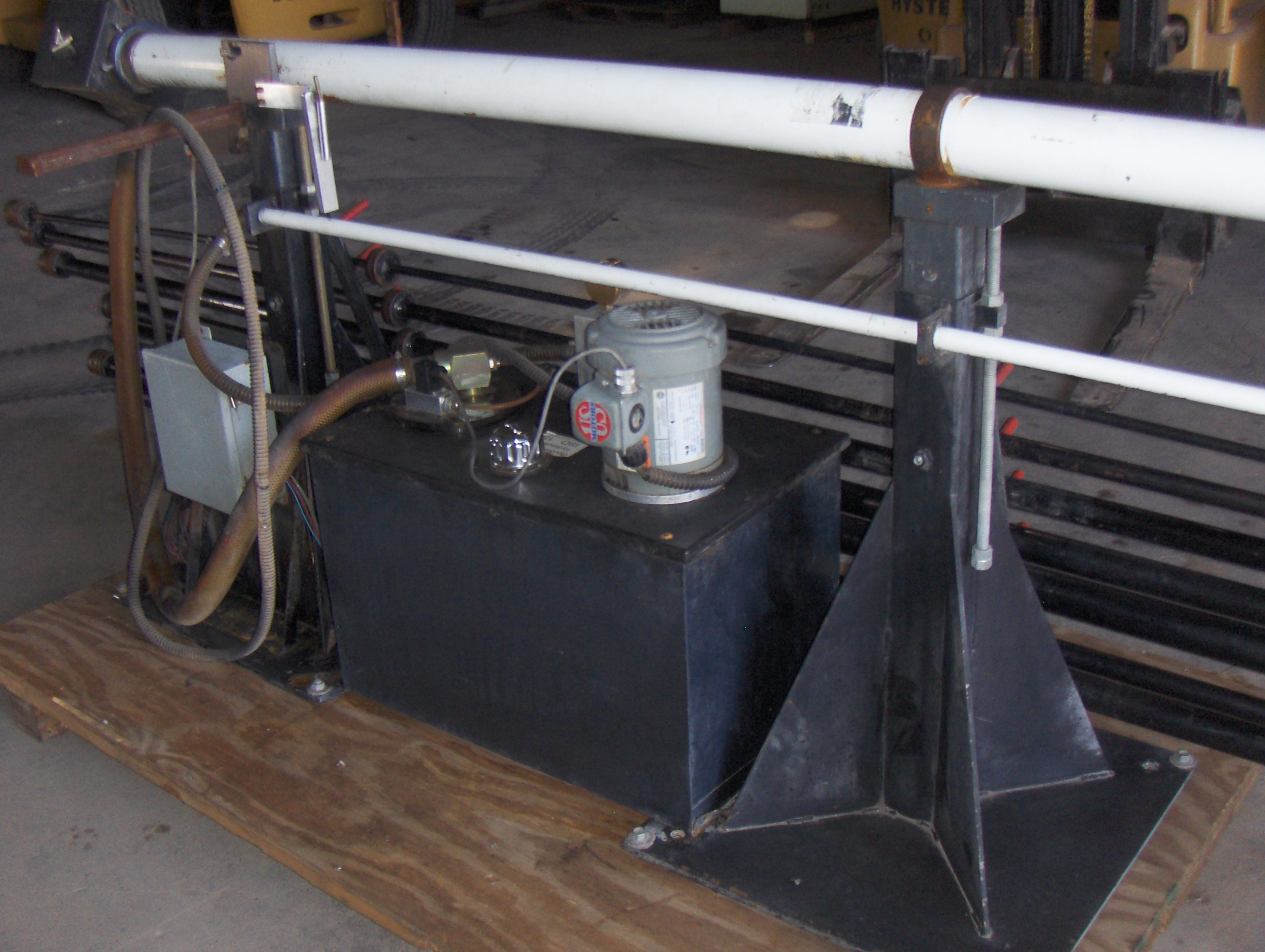 Used 132" CNC Enhancements Hydroturn Bar Feeder