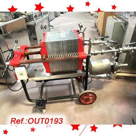 Used FILTRO DE PLACAS "EKA" DE ACERO INOXIDABLE DE 400mm X 400mm CON ESTRUCTURA CON RUEDAS Y BANDEJA INFERIOR