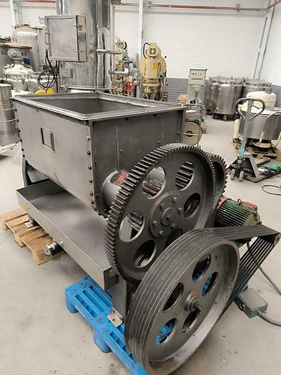 Used AMASADORA DOBLE ZZ "TURÚ GRAU" DE 300 LITROS APROX.