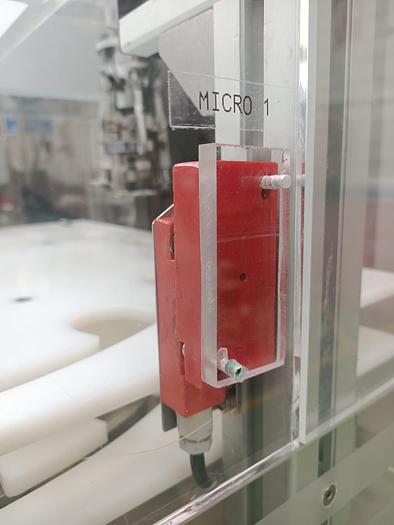 Used CERRADORA DE FRASCOS MONOBLOC "MECANOQUÍMICA" PARA CIERRE POR PILFER DE ALUMINIO