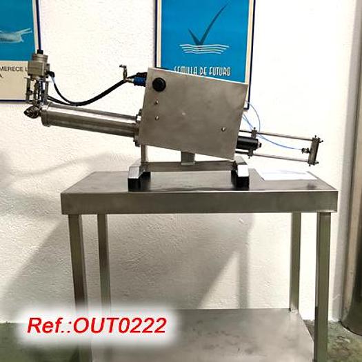 Used LLENADORA NEUMÁTICA SEMIAUTOMÁTICA DE LÍQUIDOS - CREMAS CON PISTÓN DE ACERO INOXIDABLE Y BOQUILLA DE LLENADO (RANGO DE DOSIFICACIÓN DE 150ml A 1.000ml)
