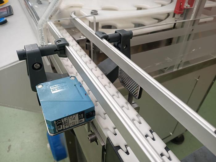 Used CERRADORA DE FRASCOS MONOBLOC "MECANOQUÍMICA" PARA CIERRE POR PILFER DE ALUMINIO