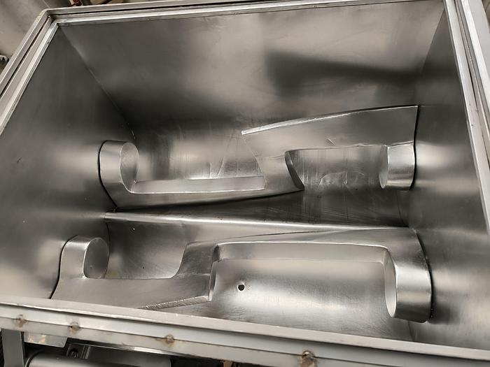 Used AMASADORA DOBLE ZZ "TURÚ GRAU" DE 300 LITROS APROX.