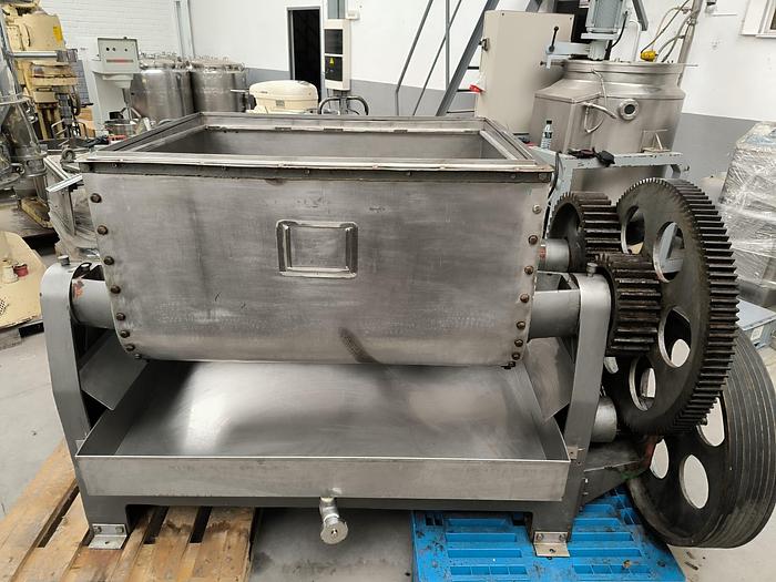 Used AMASADORA DOBLE ZZ "TURÚ GRAU" DE 300 LITROS APROX.