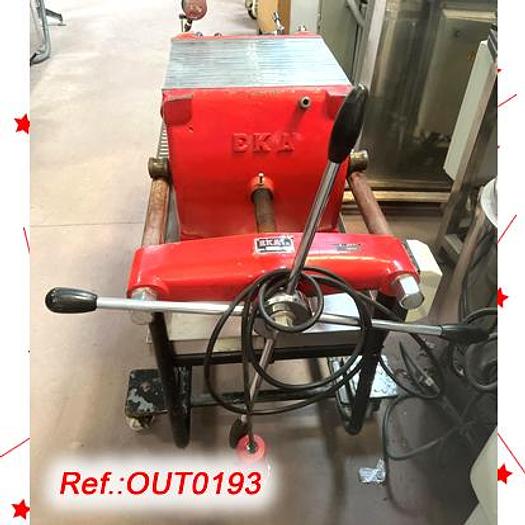 Used FILTRO DE PLACAS "EKA" DE ACERO INOXIDABLE DE 400mm X 400mm CON ESTRUCTURA CON RUEDAS Y BANDEJA INFERIOR