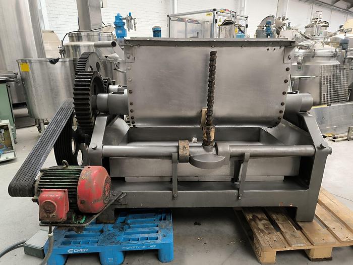 Used AMASADORA DOBLE ZZ "TURÚ GRAU" DE 300 LITROS APROX.