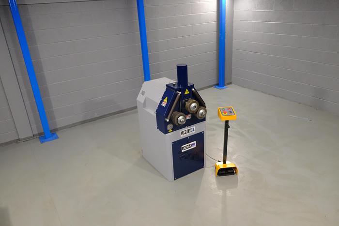 UZMA HPK 50 section roller hydraulic operation