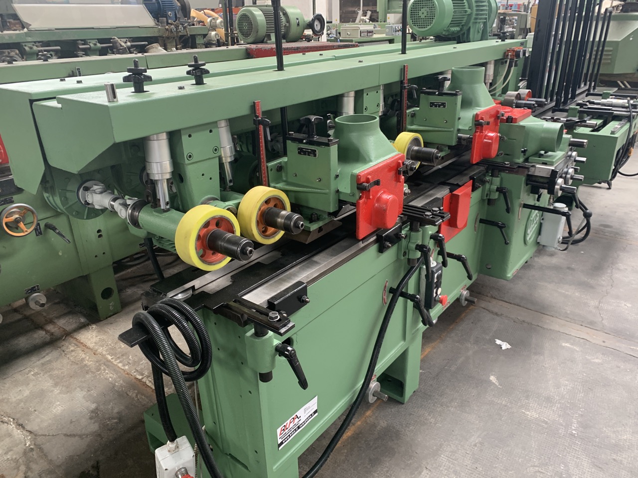 Used Scorniciatrice marca Weinig, cardano, 6 alberi, revisionata.