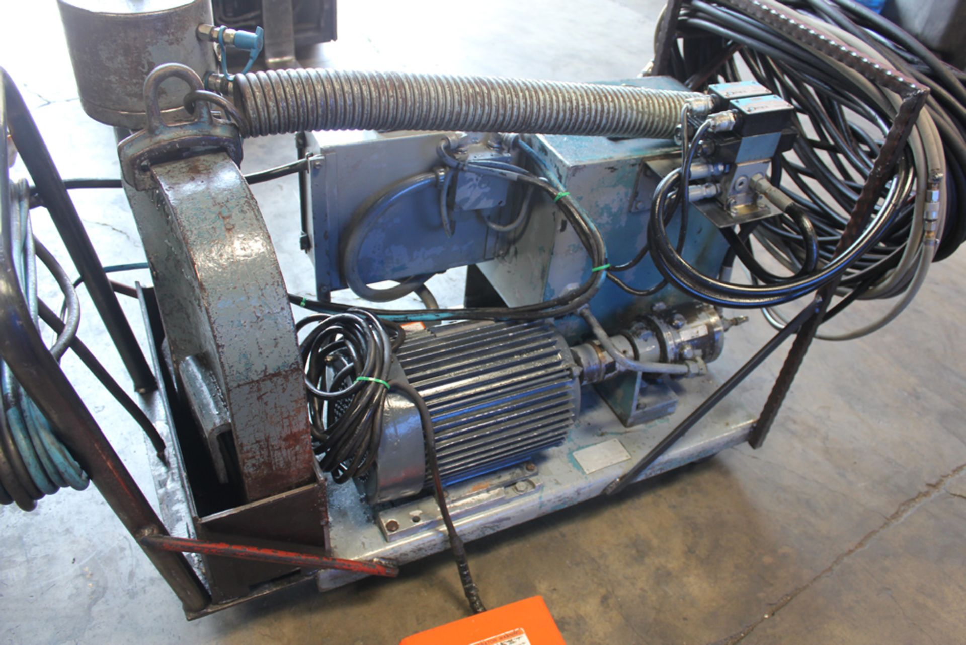 Used Whitney Hydraulic  Type Portable Punch Press 70 Ton 5916 f...