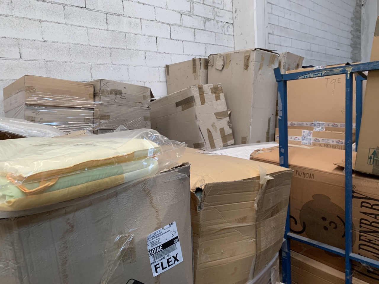 Usato Magazzino completo di una fabbrica di produzione lettini di alta qualità