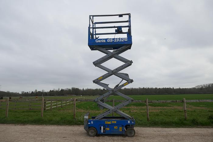 Used GENIE GS1932