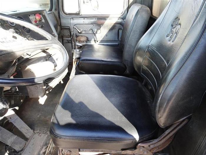 Used 1988 Mack RD688S Water Truck