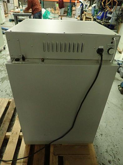 Used VWR Sheldon Manufacturing Model 2300 Water-Jacketed Heated CO2 Incubator