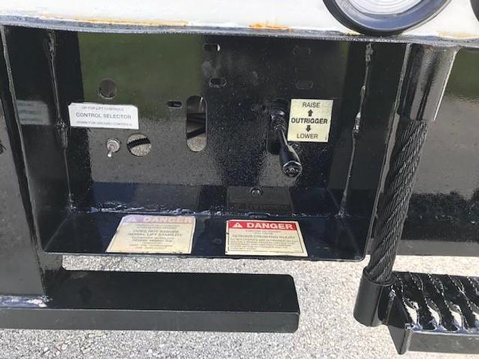 Used Versalift VST36I-MH 41ft Bucket Boom on a 2016 Ford F550 4x4 Reg Cab Truck - C605105