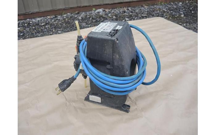 D'occasion USED METERING PUMP, 3.38 USG/HOUR, 100 PSI