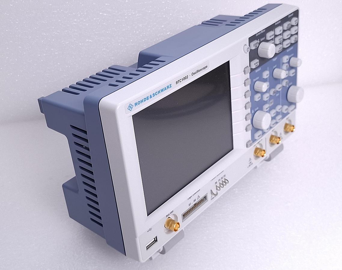 Rohde & Schwarz (R&S) RTC-BNDL RTC1000 Series 300MHz Digital Oscillscope Pkg