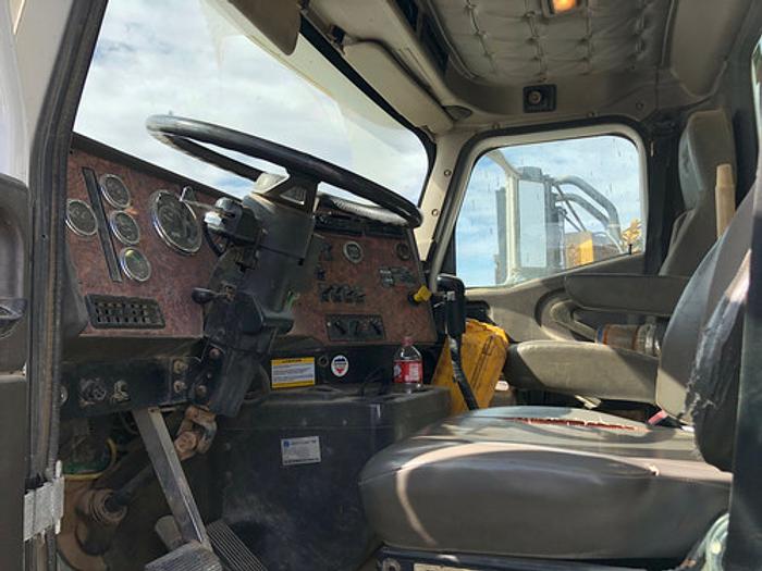 Used 2000 International 5000 Body Load Pump Down Truck